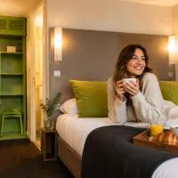 Hôtel Inn Design Laval, hotel en Laval