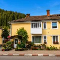 Central Apartment near Piatra Singuratică - Bălan, hotel v destinaci Bălan
