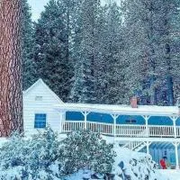 Snowy Cabin: Generator, Firewood & HWY 108, hotel em Strawberry