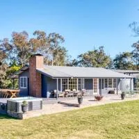 Serene bush cottage with an outdoor spa, hotel em Canyonleigh