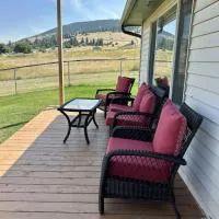 LakeView Landing - Stunning Views Overlooking Bay, hotel em Big Arm