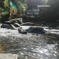 Creekshore Home Stay, готель у місті Kallar-Bridge