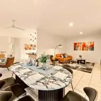 Luxe Casa North Lakes - Luxury 4BR Residence, хотел в Норт Лейкс