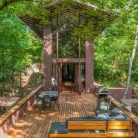Heber Springs에 위치한 호텔 Stoneflower Cottage