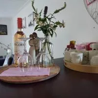 Chalet 117 rand Veluwe in het bos, tegen de heide aan en nabij de IJssel, khách sạn ở Hattemerbroek