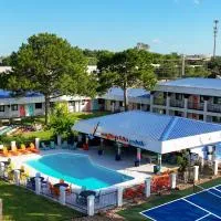 Hotel McCoy College Station - Art, Libations, Pool Society โรงแรมในคอลเลจสเตชัน