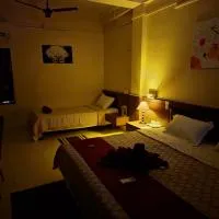 Hotel Roy's, hotel di Shādipur