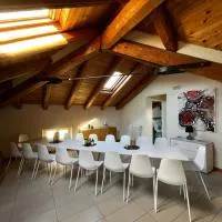 Casa Esclusiva con Terrazza Gruppo 24 Persone in 6 Appartamenti Monferrato Langhe Roero, hotel u gradu Viarigi