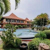 RedDoorz Plus near Tugu Mercusuar Anyer, hotell i Serang