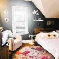 Dreamers Writing Farm, 3 Wooded Acres, Hepworth, hotel u gradu Sauble Beach