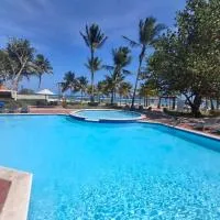 Primera Línea De Playa-Piscina-Zonas De BBQ-Gazebos-Duchas De Exterior-Baños-Parqueo Privado-Wifi-Aires Acondicionados-Ventiladores de Techo-Balcon-Smart TV-Netflix-Parqueo-Seguridad las 24 horas, hotel v mestu Guayacanes