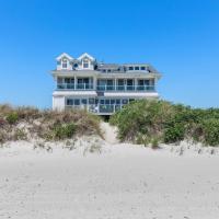 Private beach Stunning views Pool and Tennis, hotel em Yarmouth