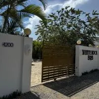 The White Rock Hotel B&B, hotel v mestu Los Conucos