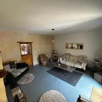 Appartement rez de jardin, отель в городе Ла-Шартр-сюр-ле-Луар