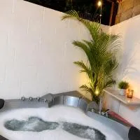 Acogedora Casa Completa con jacuzzi privado,基多的飯店