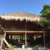 Backside Surf & Yoga Retreat, hotel en Locaroc