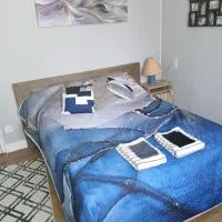 Chambre "Oasis Bleue" Calme Absolu chez Fred，Gorron的飯店