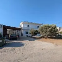 Vasilis Studios & Apartments, hótel í Lampi