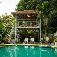 The Island Sanctuary Rock Pool Villa, hotel u gradu Chorao