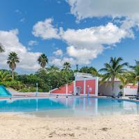 Sandy Port Condo 3BR access to Resort Pool & Beach, hotel em Nassau