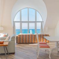 Love Beach E4 - 2BR Top-Floor Penthouse, hotel en Nassau
