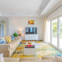 Love Beach W2 - Luxury Oceanfront Condo Pool, hotel en Nassau