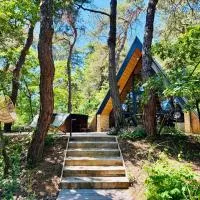 Chalet CanopéA 28 m2 au Domaine CollinéA、Bathernayのホテル