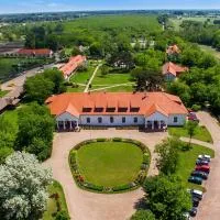 Sarlóspuszta Club Hotel, khách sạn ở Tatárszentgyörgy