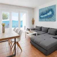 BALATON A KERTBEN - BALATON IN THE GARDEN - Beachfront villas with beautiful view, private beach, hotel em Balatonfenyves