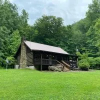 The Willow Nest Cabin, Stone fireplace, Cornhole, Kayaks, Views, Porch, hótel í Stanton