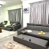 Charming 3 Beds Apartment in elegant Villa Prime Location in Shorouk City, hotel a Il Cairo
