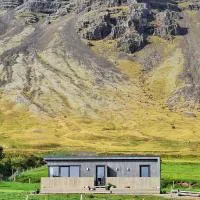 Oddnýjarhús - Entire Private Peaceful Cottage in Nature, khách sạn ở Höfn