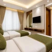 Hotel Grand Aavaas- Traveller's Choice Award Winner 2025, отель в Нью-Дели