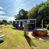 Ravenscroft Retreats Glamping Llandeilo, hotel di Golden Grove