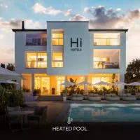 Hi Hotels Sirmione - Heated Lakeview Pool, hôtel à Sirmione