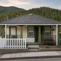 Mt Shasta Basecamp، فندق في دونسموير