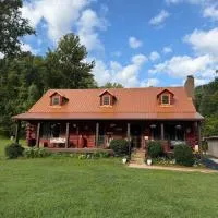 Log Cabin in the Field, hotel in Huntington