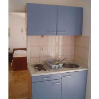 Apartments and Rooms Juradin - One Bedroom Apartment with Sea View and Balcony A6, hotel en Podstrana