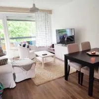 Free Parking, Near Station - Cozy Home with Fully Equipped Kitchen and Work Desk, готель у місті Рійгімякі