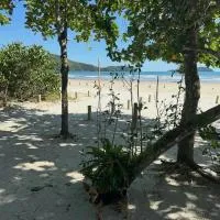 Rancho Pé na Areia- Ubatumirim Giba Panamá、ウバトゥバのホテル