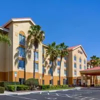 Comfort Inn & Suites Orlando North, хотел в Санфорд