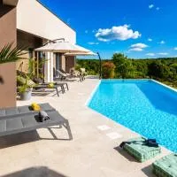 Residence Villa Manuela - Pool & Jacuzzi - Batlug, hotel em Batlug