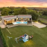 Residence Villa Manuela - Pool & Jacuzzi - Batlug, מלון בBatlug