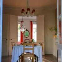 la maison, chambre d'hôtes de charme et atelier d'artiste, Libourne saint Emilion,利布爾訥的飯店
