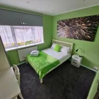 Hathaway guest room, hotelli kohteessa Greenford