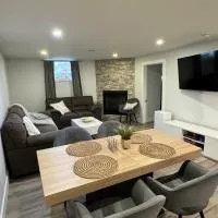 Cozy two bedroom apartment, hotell i Sudbury