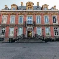 Domaine Du Chateau De La Neuville, hotel en Tihange