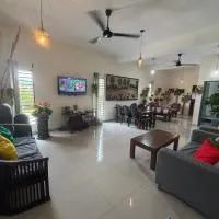 Relax & Enjoy Garden Homestay, hotel sa Kuala Kubu Baharu
