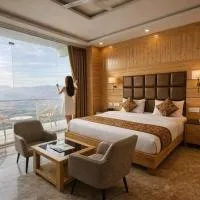 Hotel Classic crown, Mussoorie - A Boutique & Wellness Hotel near JW Marriot's Mussoorie، فندق في موسوري