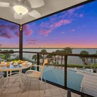 Casa Sol - Waterfront Island Rental - Ocean Views - Near Beach، فندق في جزيرة ماركو